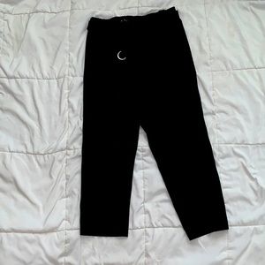 Relaxed black pants with belt